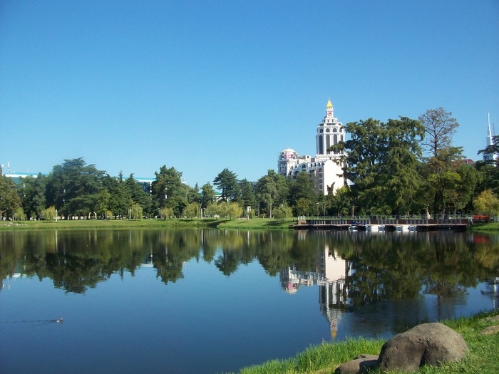 Озеро в Батумском парке